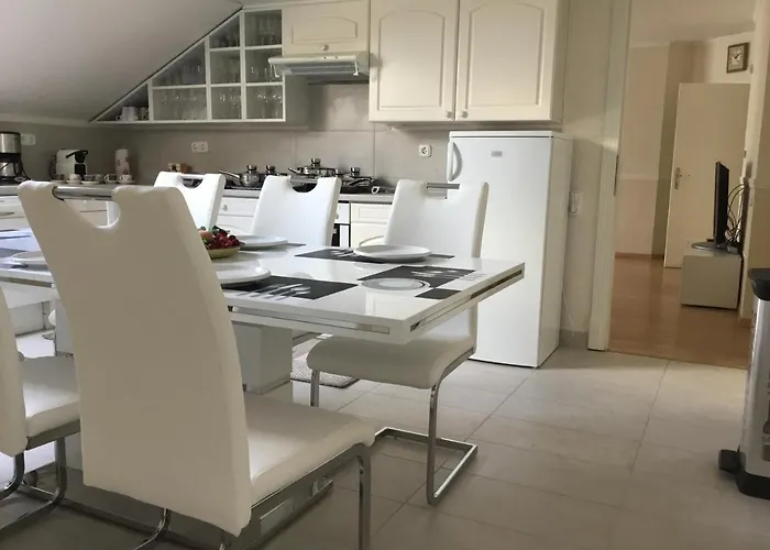 3 Bedroom Private Floor In Luxury Mansion