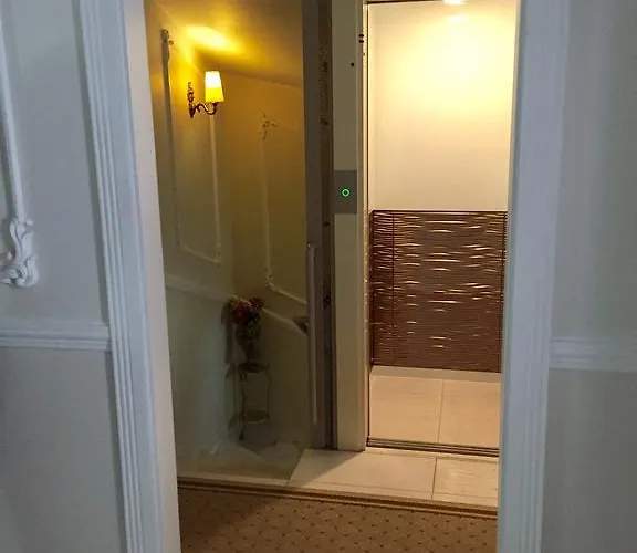 3 Bedroom Private Floor In Luxury Mansion * Budapest