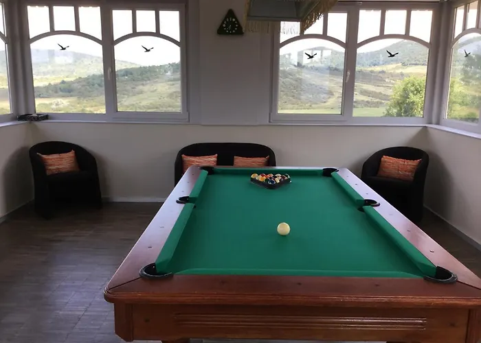 3 Bedroom Private Floor In Luxury Mansion Budapest