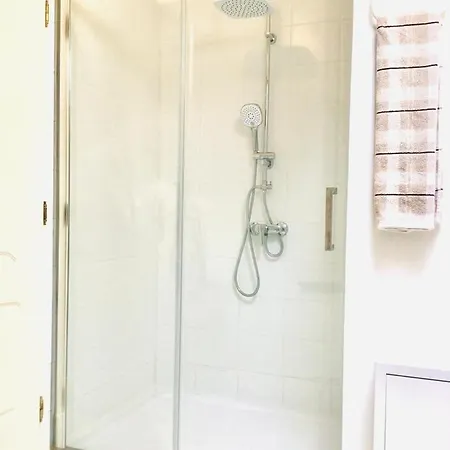 3 Bedroom Private Floor In Luxury Mansion بودابست