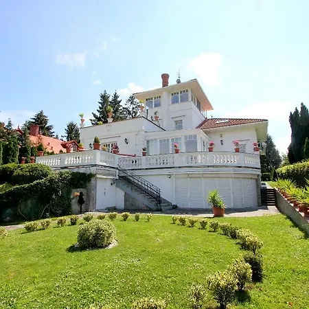 3 Bedroom Private Floor In Luxury Mansion *