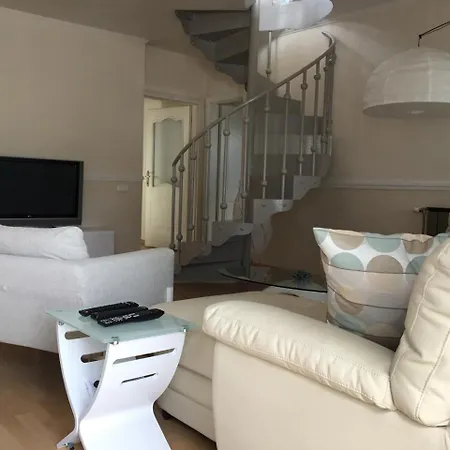 شقة 3 Bedroom Private Floor In Luxury Mansion *