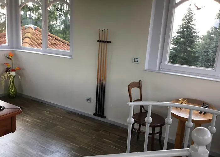 3 Bedroom Private Floor In Luxury Mansion *