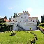 3 Bedroom Private Floor In Luxury Mansion *