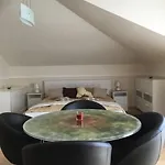 Lejlighed 3 Bedroom Private Floor In Luxury Mansion