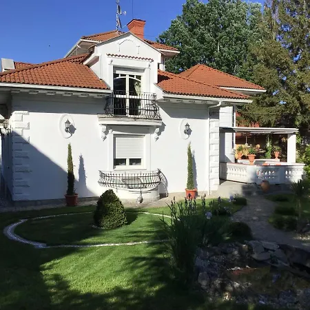 3 Bedroom Private Floor In Luxury Mansion Budapest