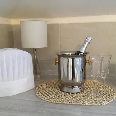 3 Bedroom Private Floor In Luxury Mansion דירה בודפשט