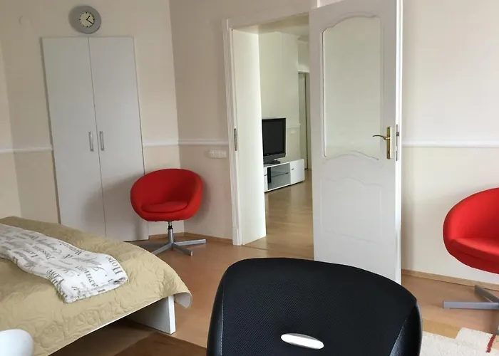 3 Bedroom Private Floor In Luxury Mansion *