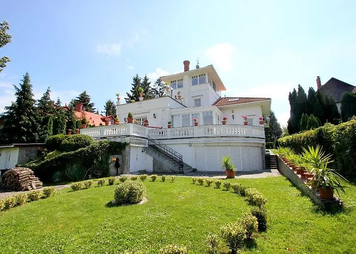 3 Bedroom Private Floor In Luxury Mansion *